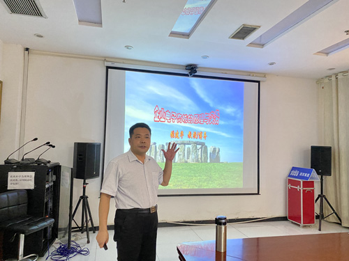 郑州大学张建华教授在河南能源化工集团国贸集团有限公司，做题为《企业电子商城的原理与实务》的专题讲座