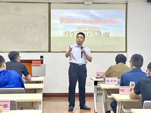 张建华教授为中国邮政集团有限公司洛阳市分公司四级领导人员能力提升培训班（二期），作题为《加快发展新质生产力，以科技创新推动数字经济高质量发展》的专题讲座
