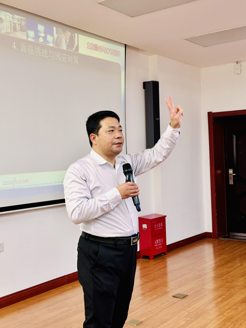 张建华教授为四川省凉山彝族自治州冕宁县科级干部培训班，作题为《文旅融合与乡村振兴》的专题讲座